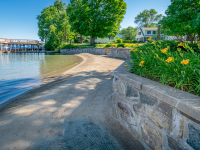 Takundewide Cottages on Lake George sandy beach