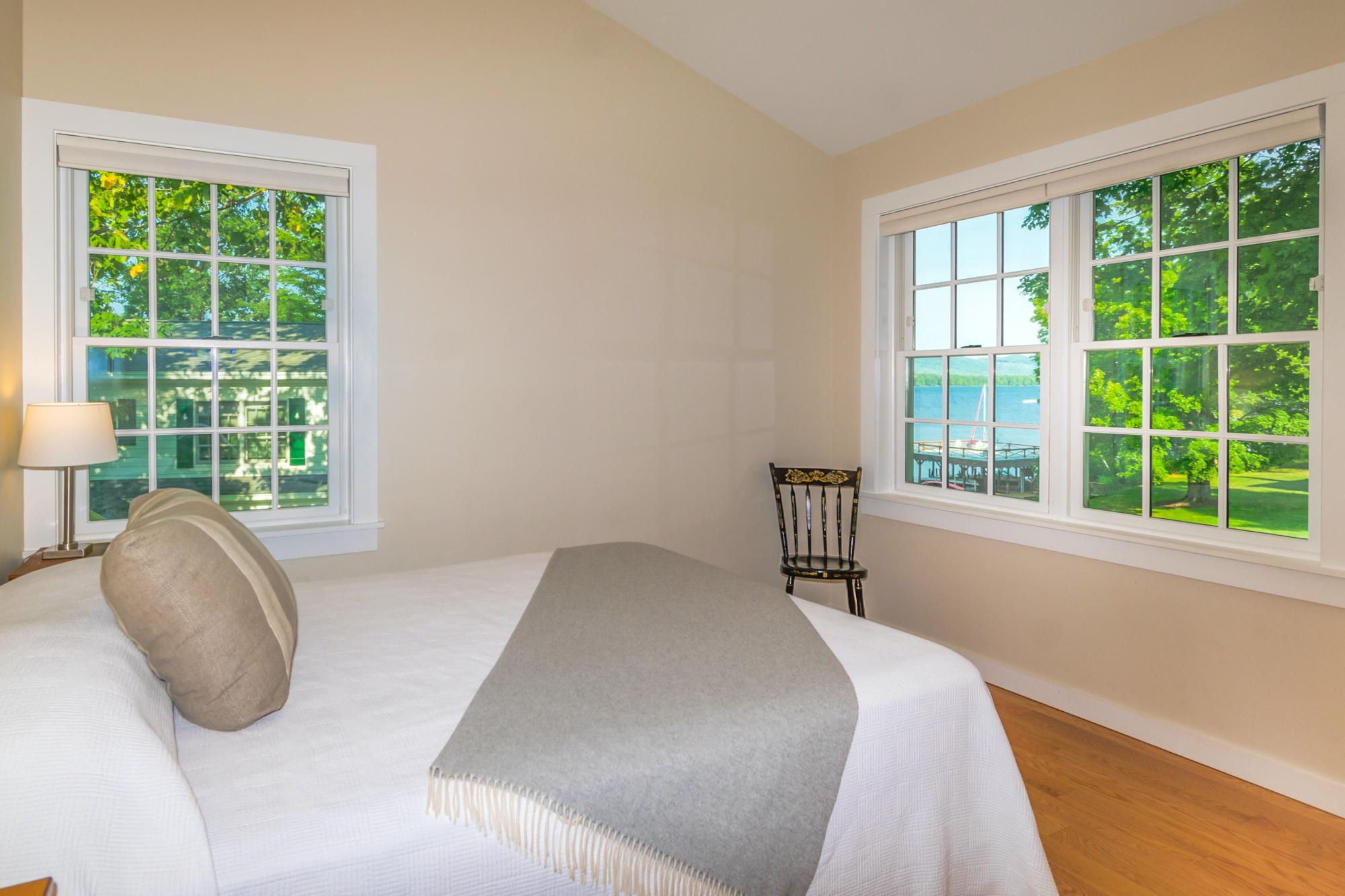 Takundewide Cottage #10 Queen Bedroom