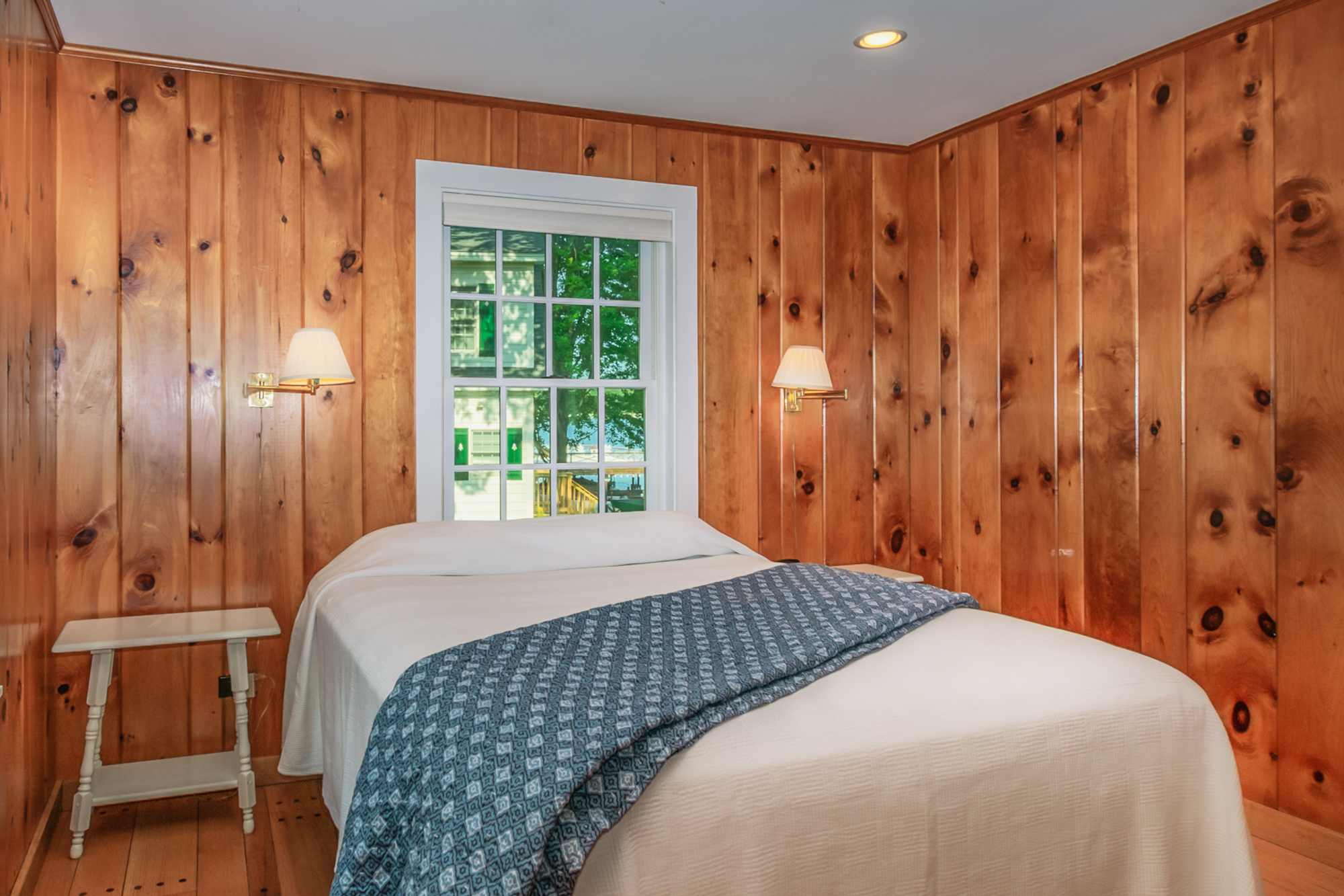 Takundewide Cottage #10 Queen Bedroom2