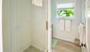 Takundewide Cottage #13 upstairs bathroom