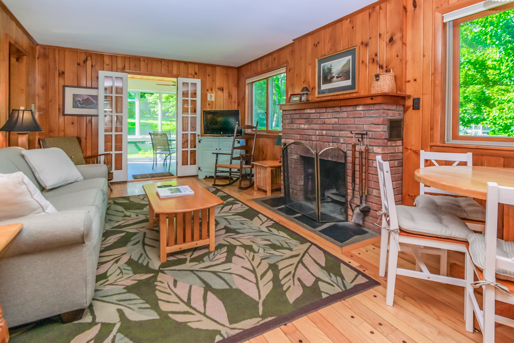 Takundewide Cottage #19 livingroomDSC_0219