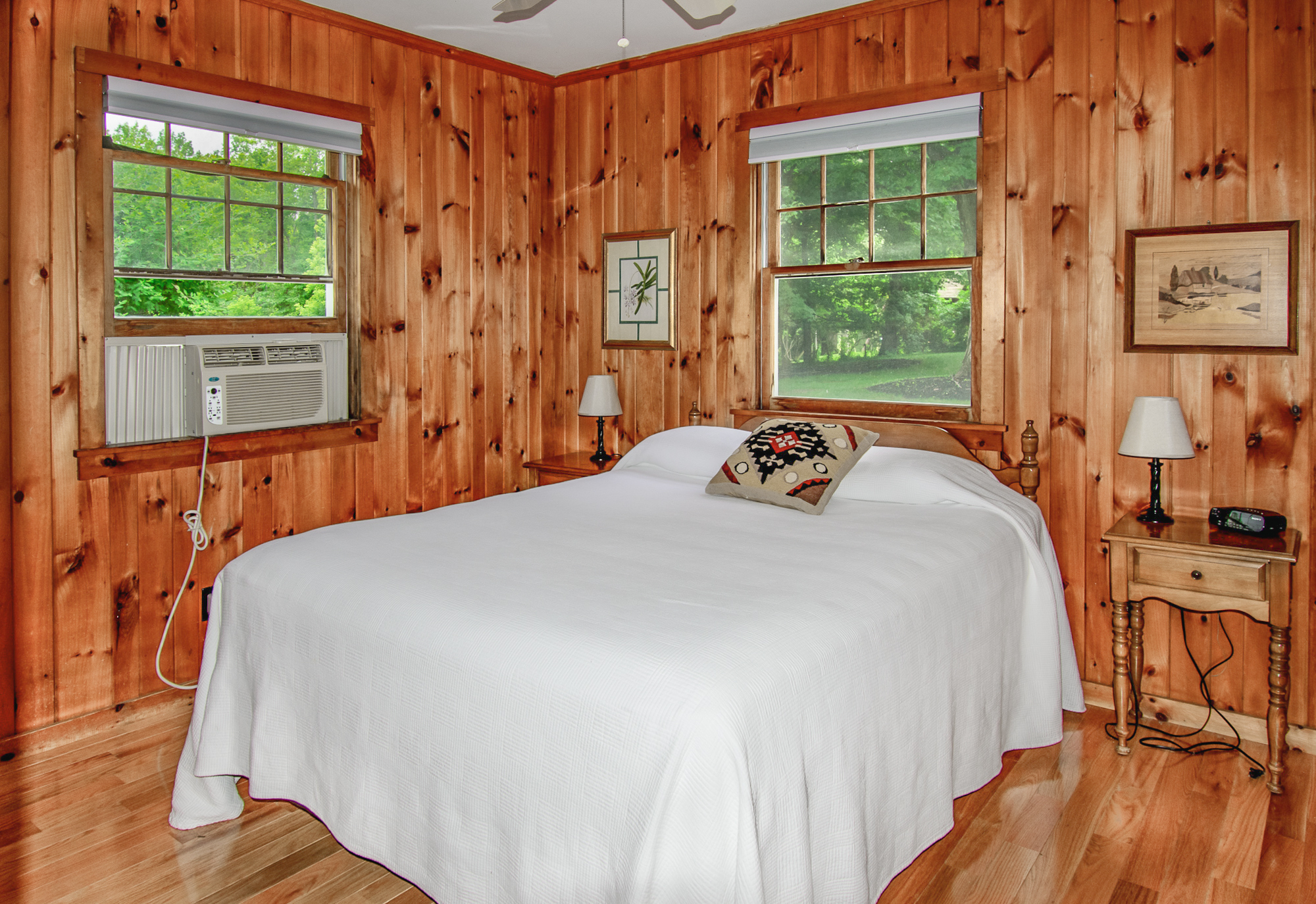 Takundewide Cottage #21 queen bedroom