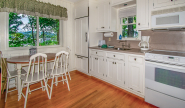 Takundewide Cottage #5 kitchenanddiningarea