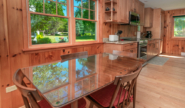 Takundewide lake view Cottage #13 dining room and kitchen