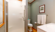 En-suite bathroom in Queen Bedroom