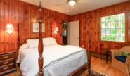 The Mason House Queen east with en-suite bathroom