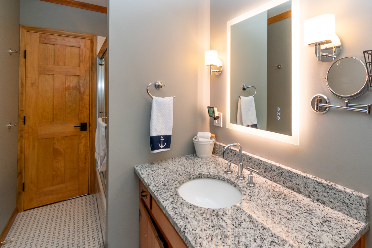 The Mason House Shared Bath with Tub-Shower