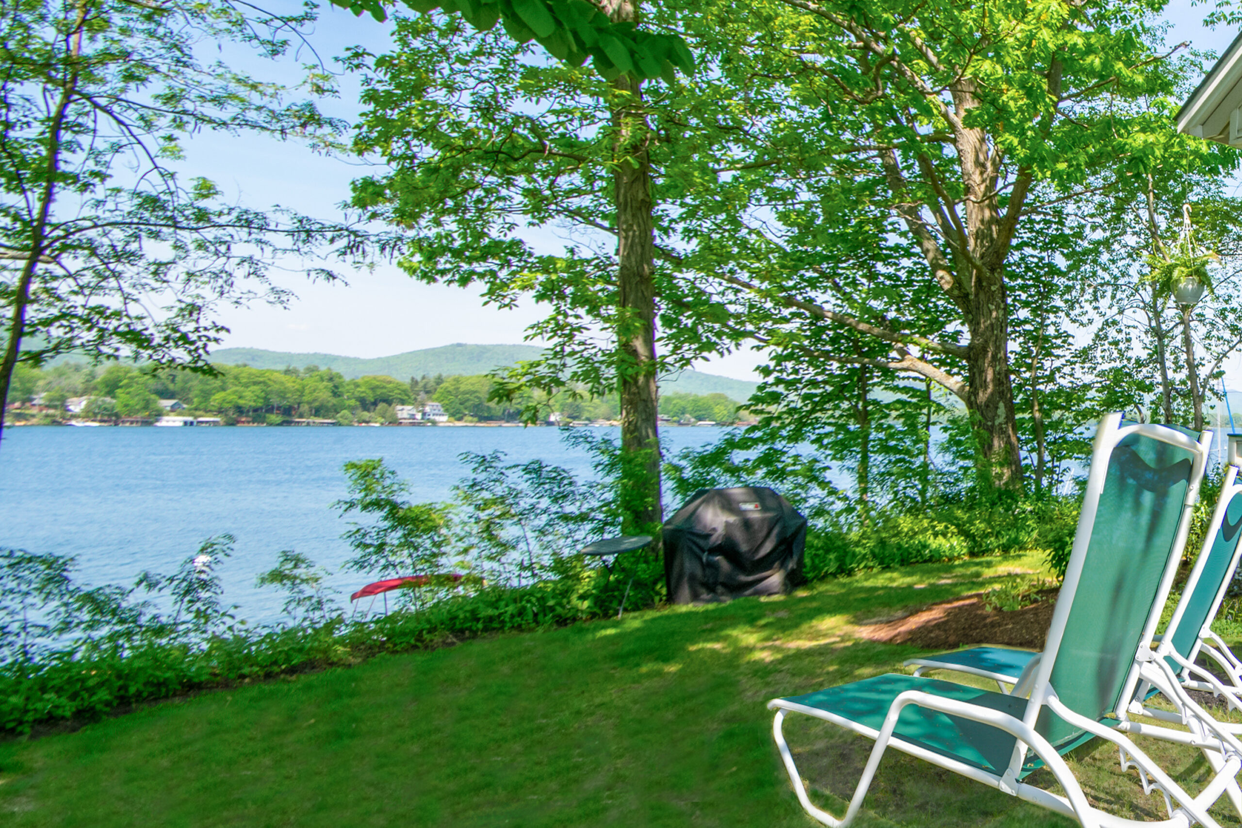 Lake George lake front vacation cabin rental #5 at Takundewide Cottages on Lake George